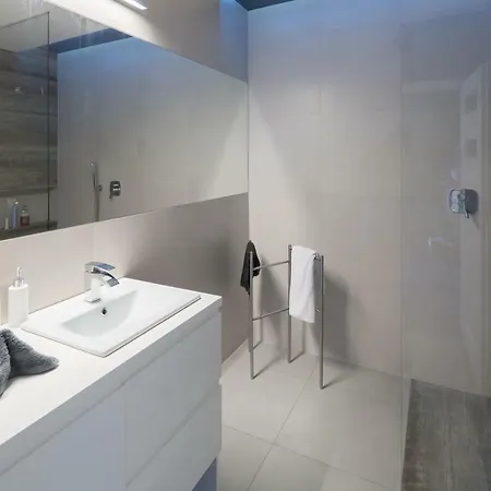 Modern, Spacious Apartment, Great Location! Krasków